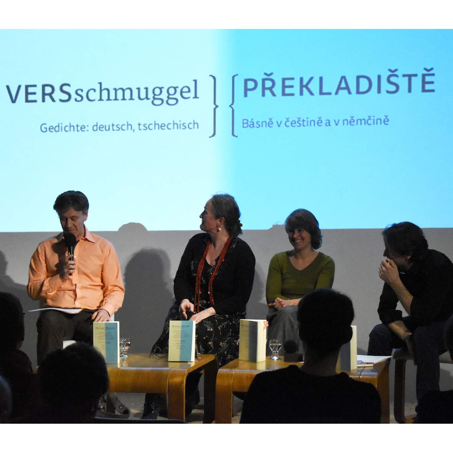 Vom Verse schmuggeln. Ein Übersetzergespräch